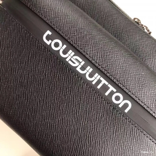 Vuitton Messenger Louis 0720